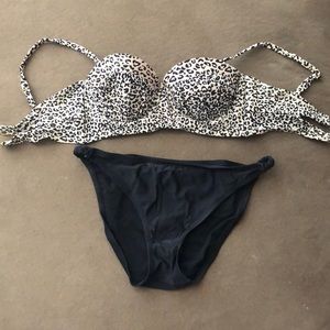 Leopard print bathing suit top w/black bottom(M/L)